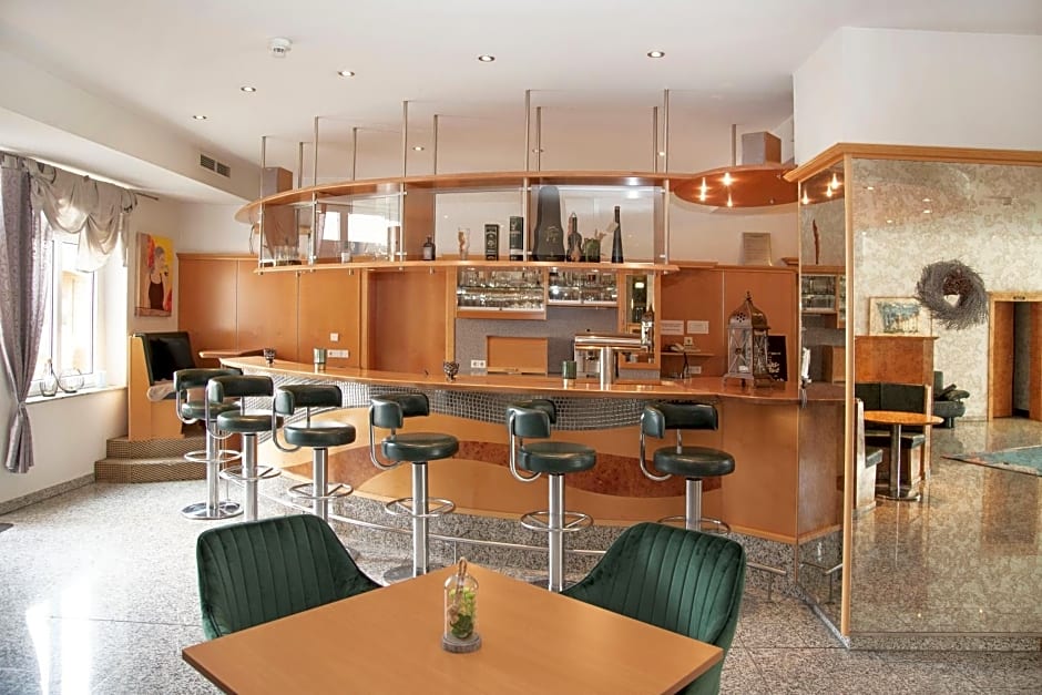 Fairway Hotel