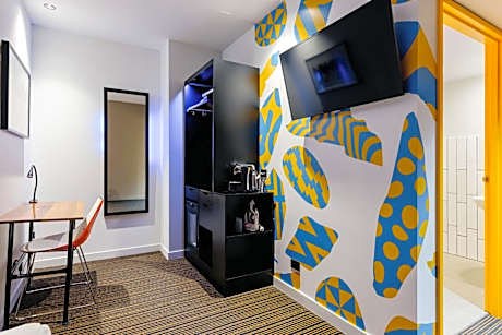 Hotel Queen - Accessible with Free WIFI