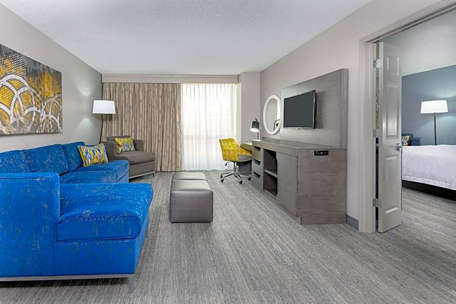 Hampton Inn & Suites Kansas City-Country Club Plaza