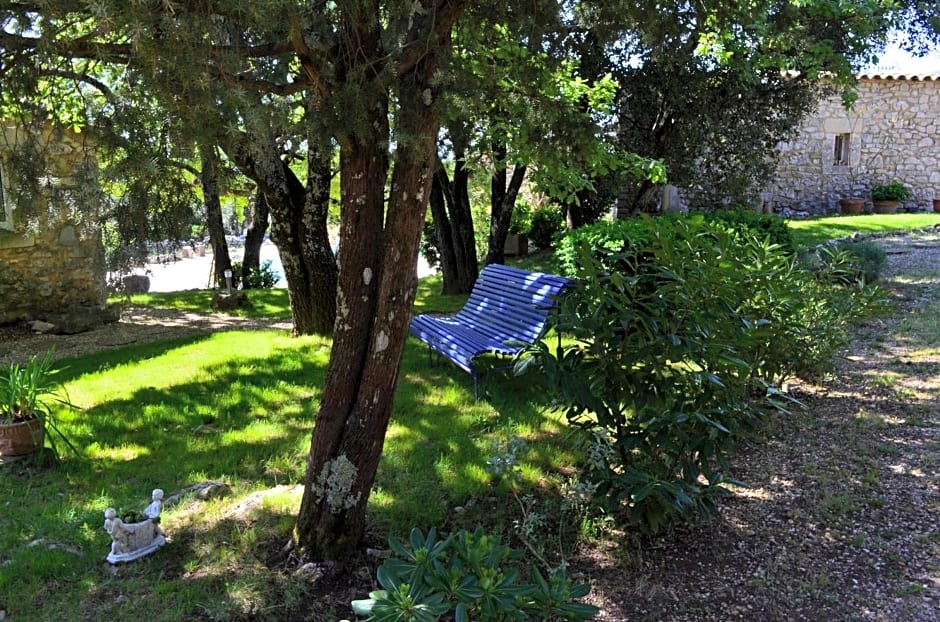 Sous les chênes