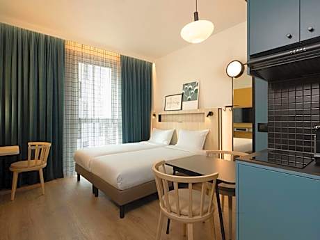 Studio with Twin Beds