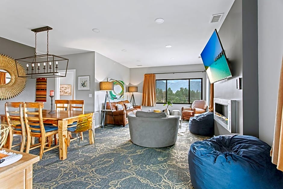 Coyote Mountain Lodge