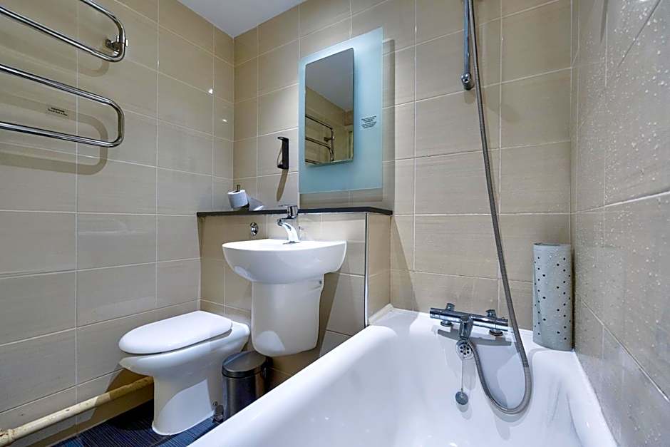 Manchester Airport Stanley Hotel by Belvilla