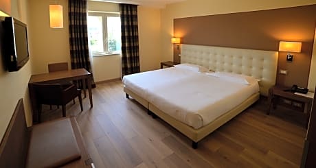 2 SINGLE BEDS,CLASSIC ROOM