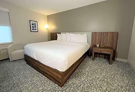 1 Queen Bed Non-Smoking
