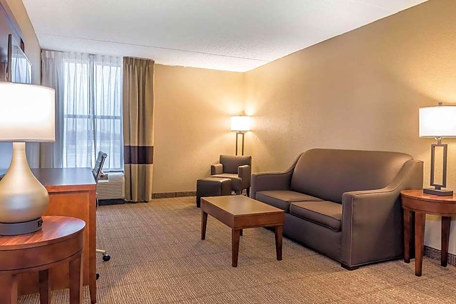 Comfort Inn & Suites Piqua-Near Troy-I75