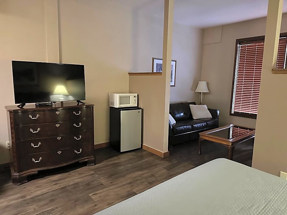 Photo 1 of 6 of 1 King Bed Suite