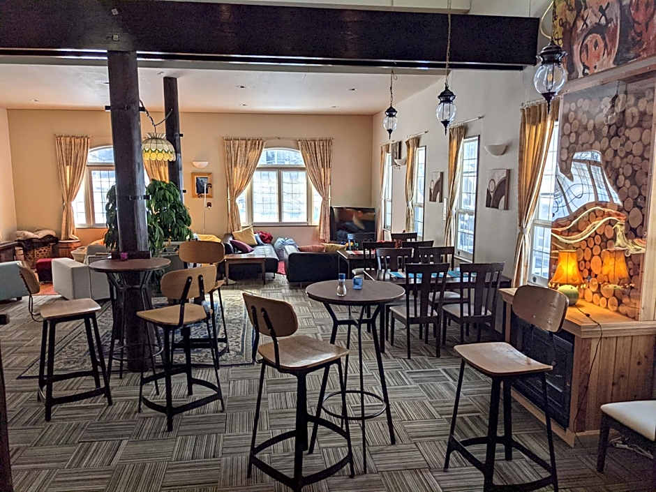 Luna Lodge