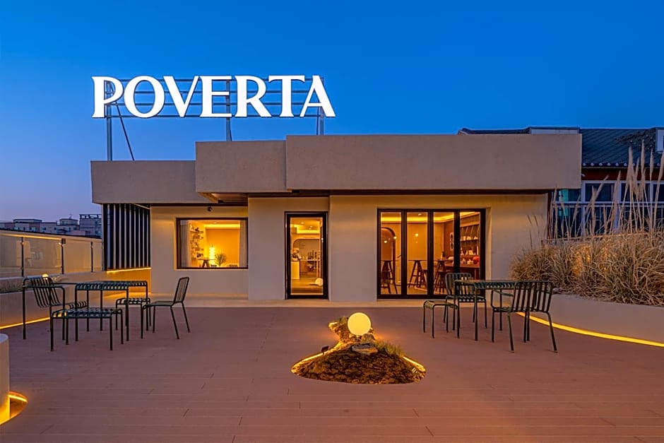 Gyeongju Poverta Hotel