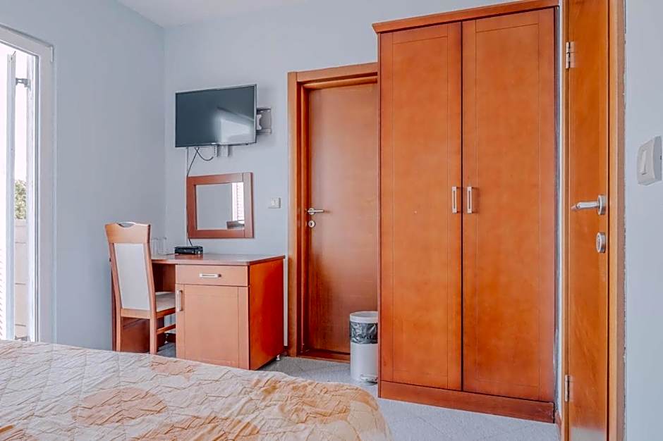 Hotel R