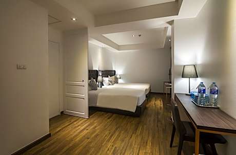 Premier Triple No Window