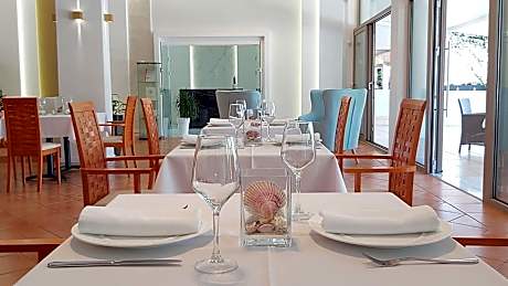 Akrogiali Exclusive Hotel (Adults Only)