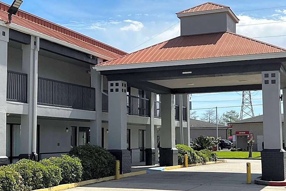 Super 8 by Wyndham Slidell