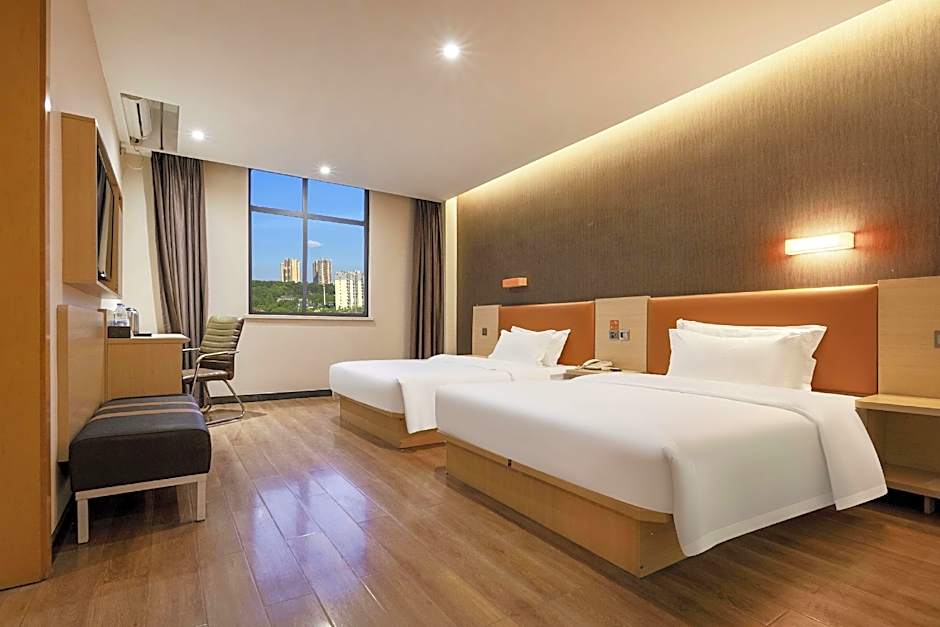 7 Days Premium Wuhan Caidian Square Branch