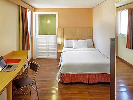 Standard Apartment with One Double Bed - Disability Access