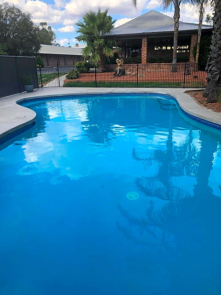 Town And Country Motor Inn Forbes