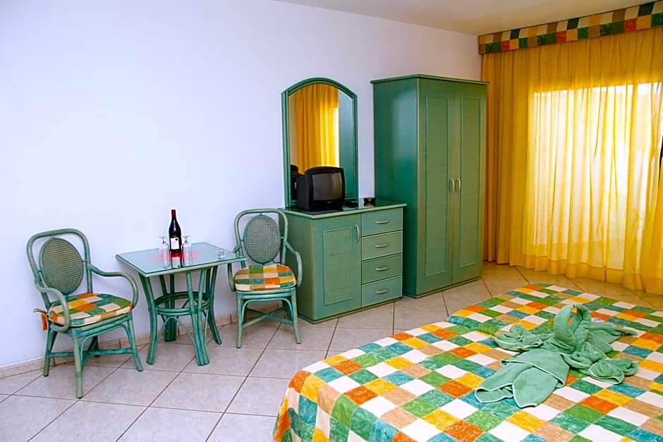 Aparthotel Esquinzo Y Monte Del Mar