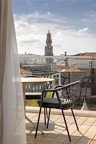 Wine & Books Porto Hotel