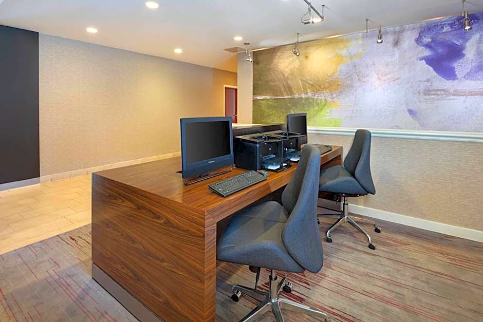 Courtyard by Marriott Atlanta Executive Park/Emory