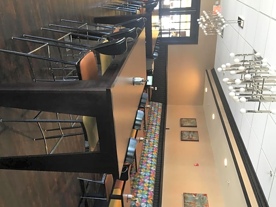 Best Western Plus Midwest Inn