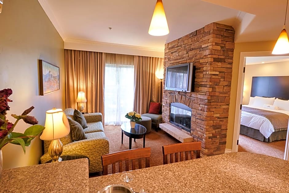 La Bellasera Hotel & Suites