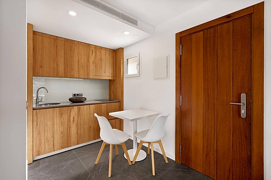 Bahia Camp de Mar Suites