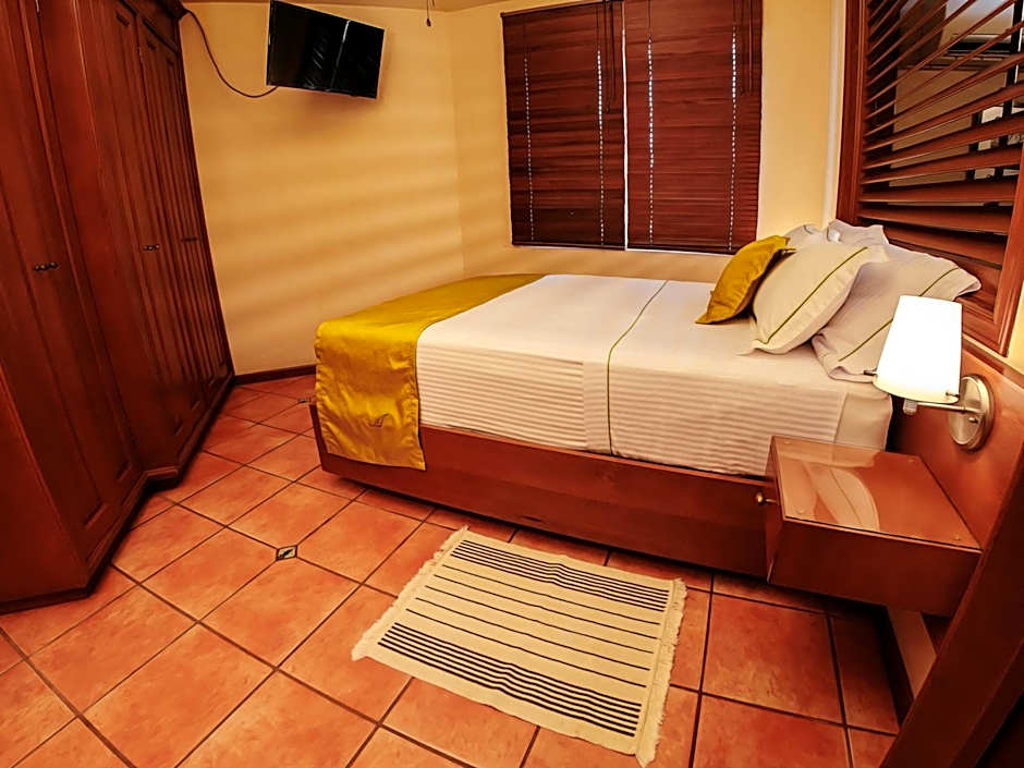 Alcazar Suites