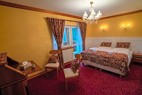 Deluxe Double Room with Shower