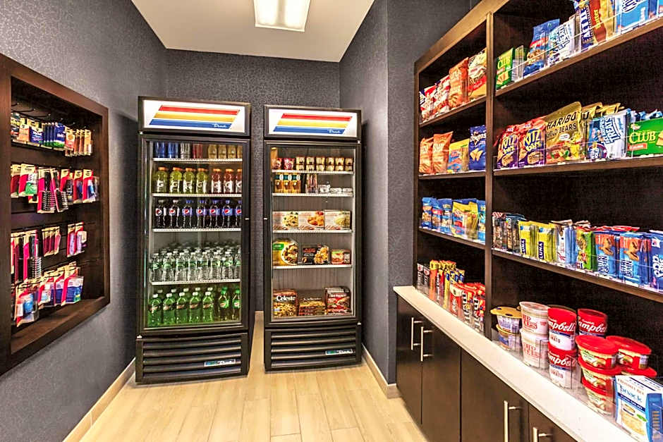 La Quinta Inn & Suites by Wyndham Philadelphia Airport