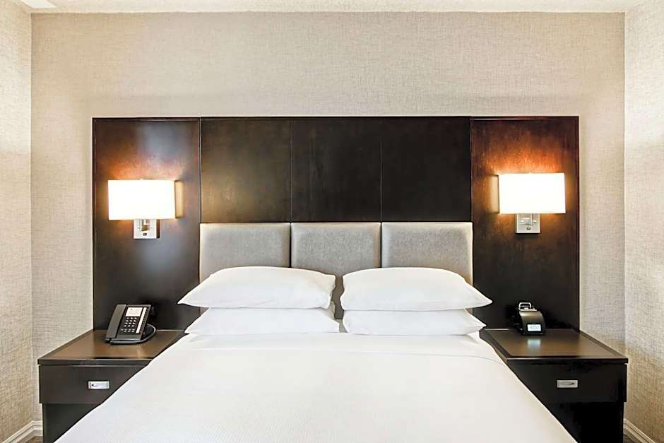 DoubleTree by Hilton Toronto Downtown