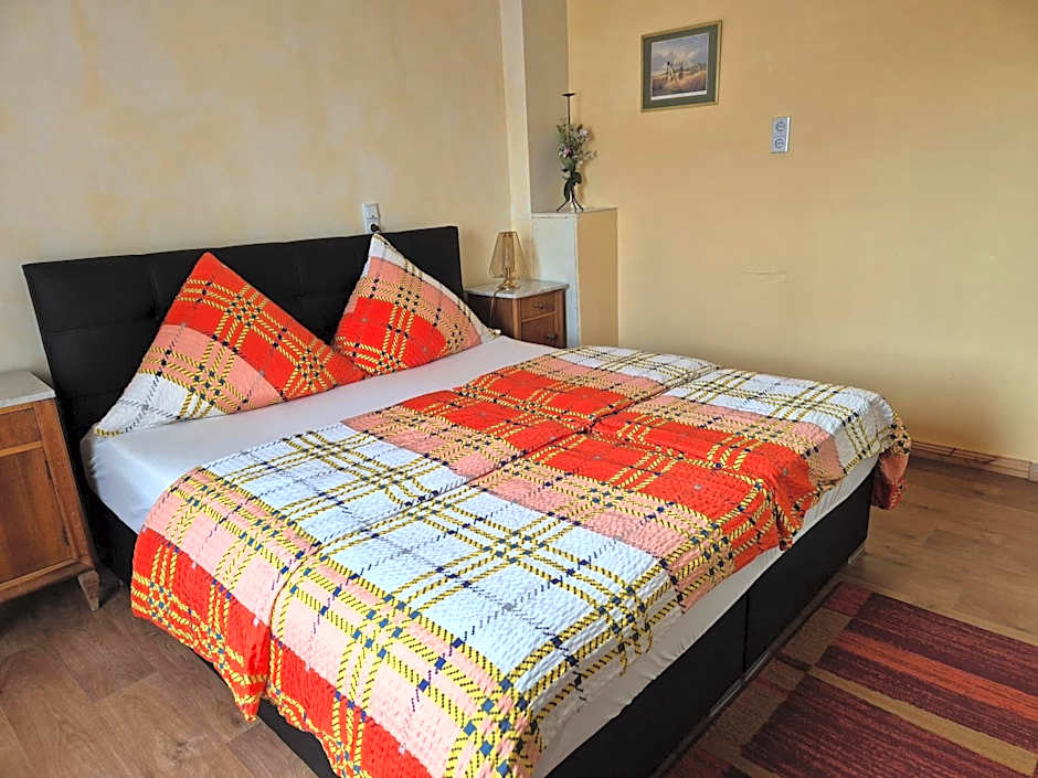 Photo 1 of 2 of Double Room