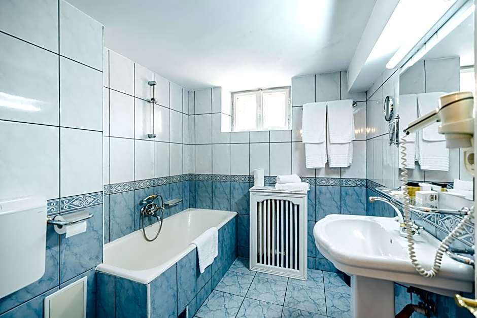 Hotel Imparatul Romanilor