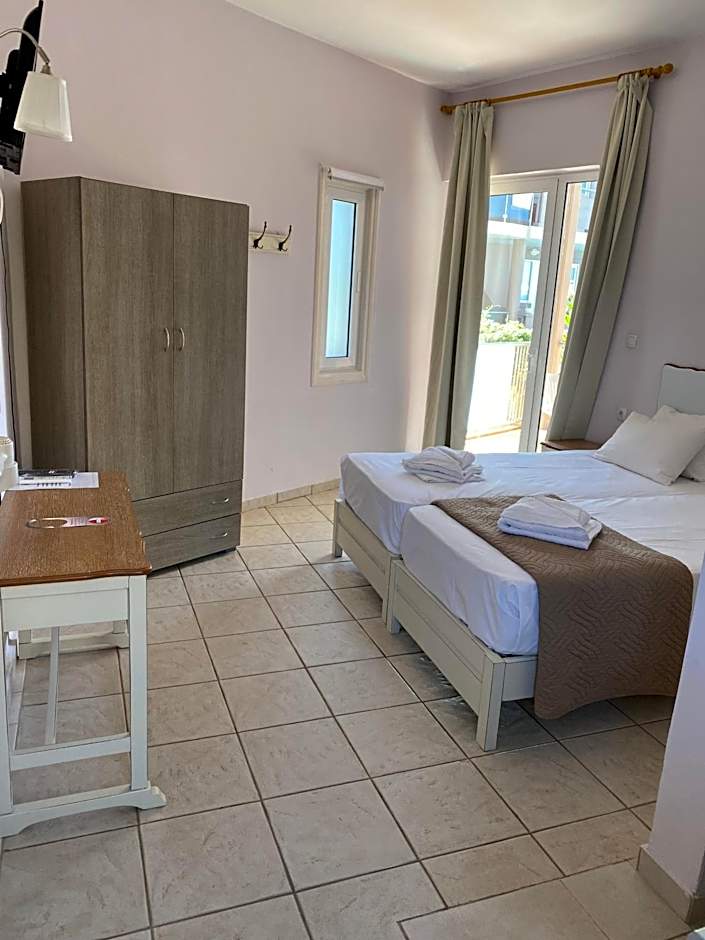 Girogiali beach hotel - Adults only