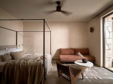 Superior Suite with private pool and sea view