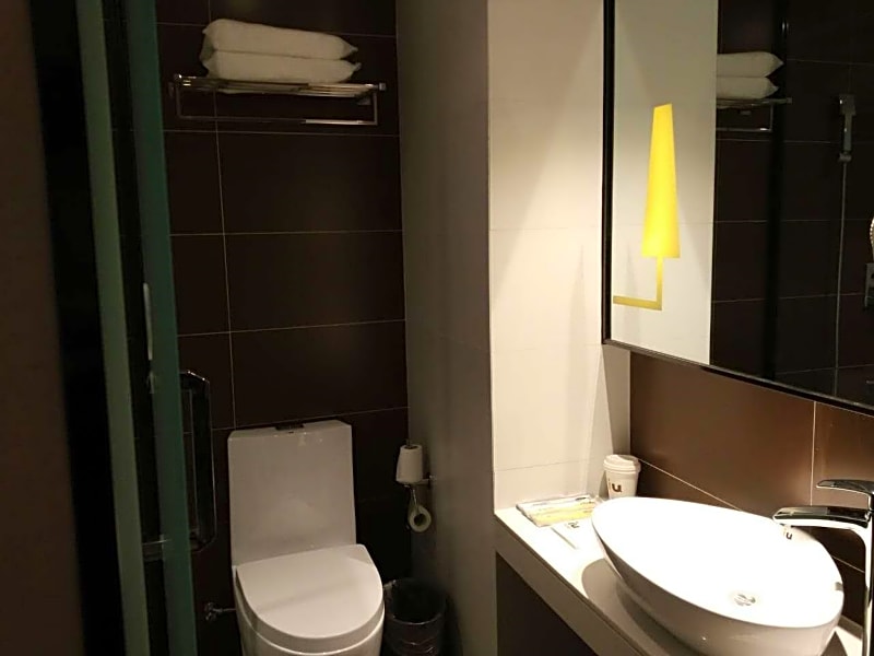 IU Hotel Yuncheng Tiaoshan Street High Speed Railway Station Branch