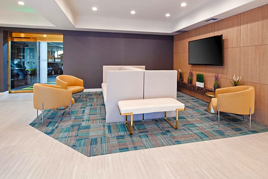Holiday Inn Express Hollywood Walk of Fame By IHG