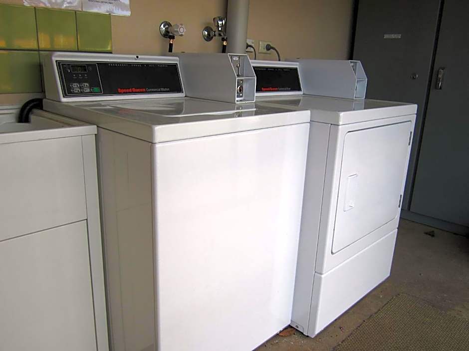 Canberra Lyneham Motor Inn