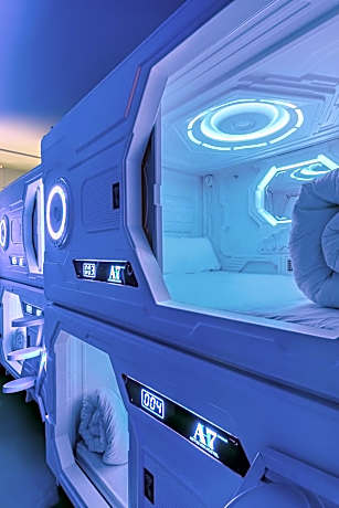 8-Bed Mixed Dormitory Room