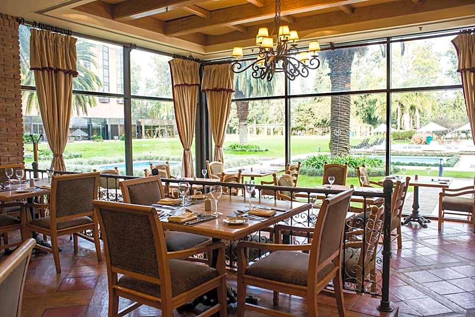 Sheraton Pilar Hotel & Convention Center