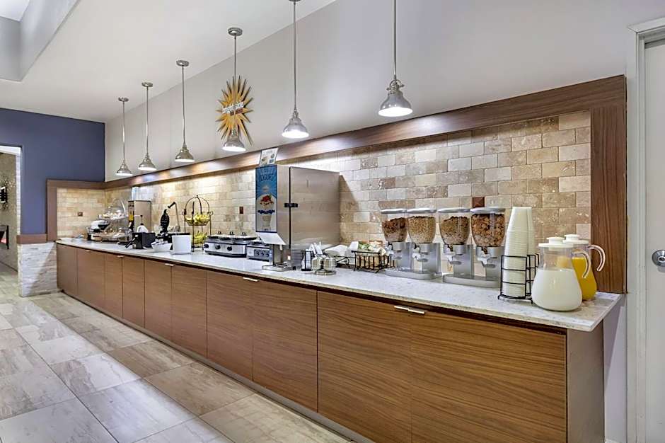 La Quinta Inn & Suites by Wyndham Alvin