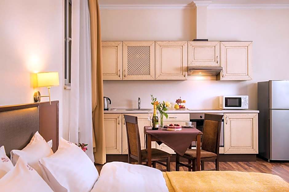 Greguar Hotel by UHM