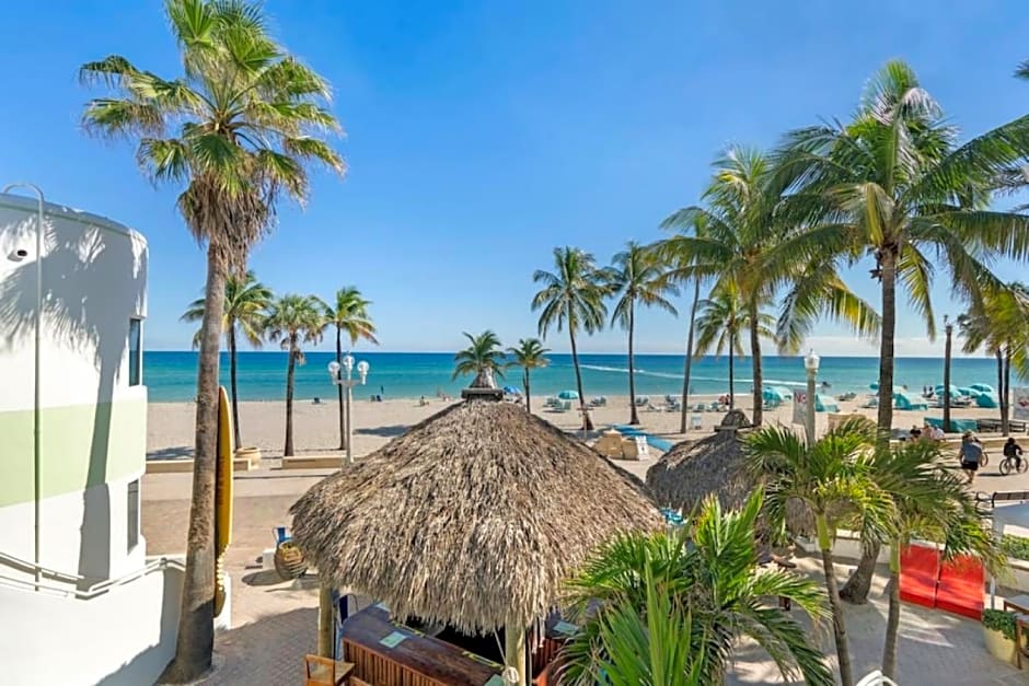 Walkabout 1 Tower Suite in the heart of Hollywood Beach