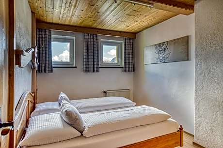 One-Bedroom Apartment and Balcony and Bath Tub