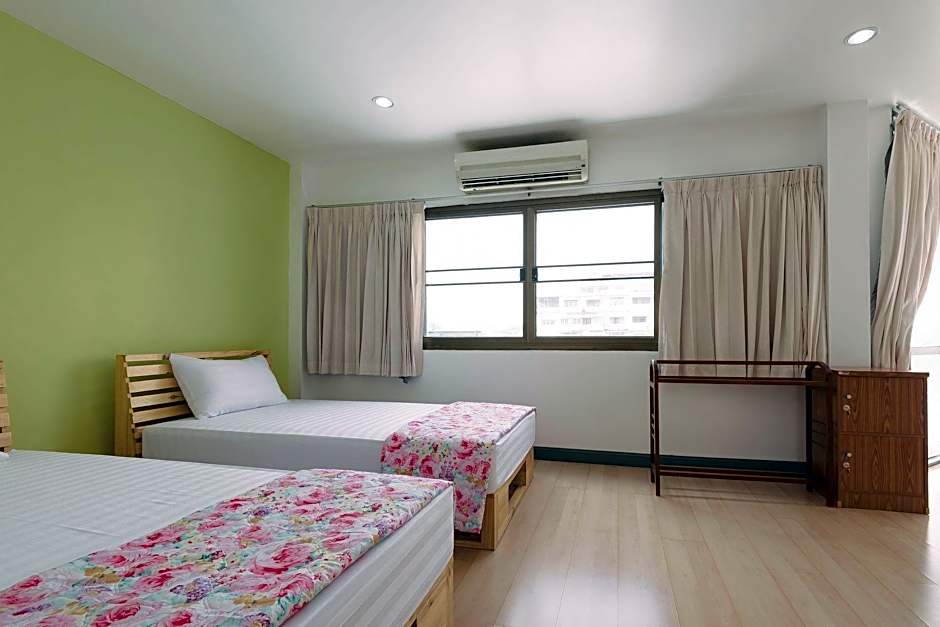 BaanSu Hostel