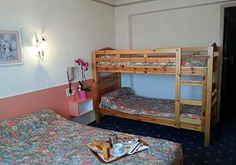 Family Room (2 Adults + 2 Children)