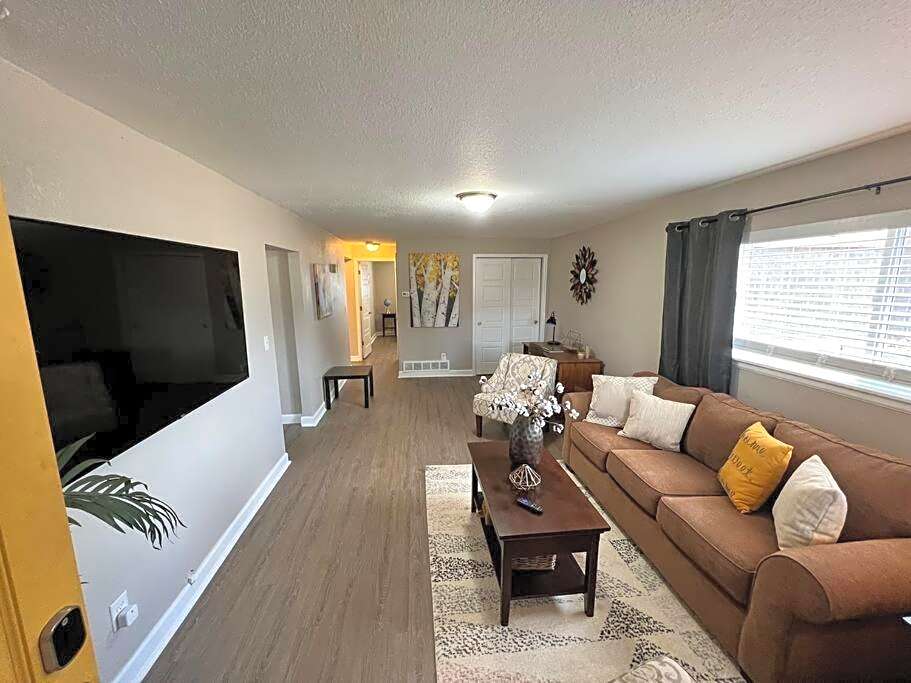 Spacious Westminster 2bd/1ba