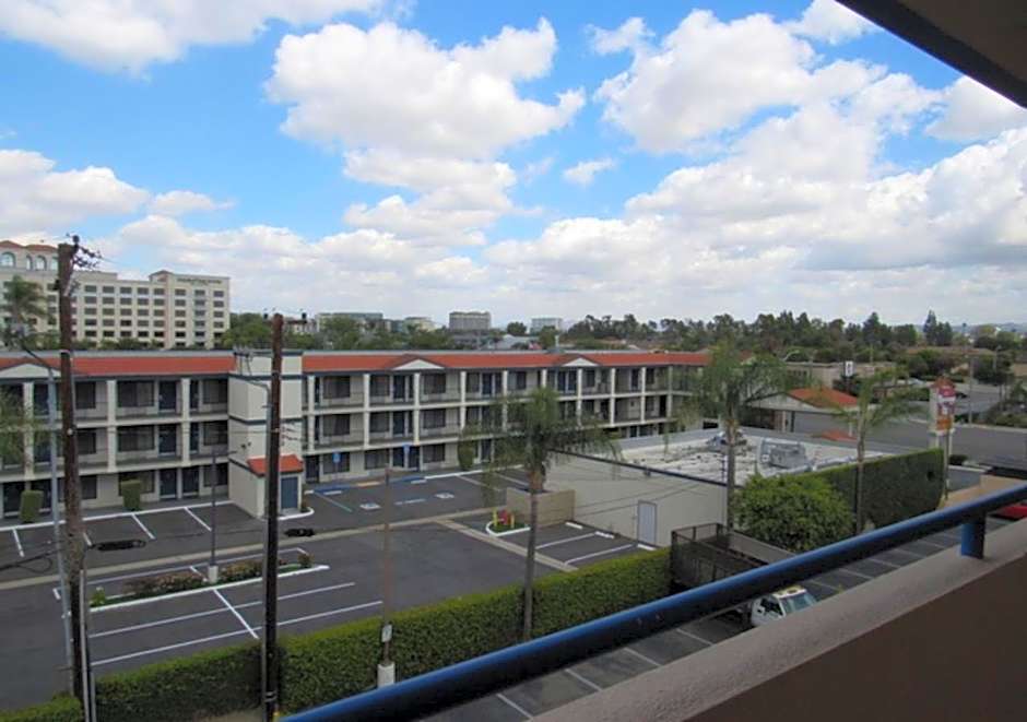 Capri Suites Anaheim