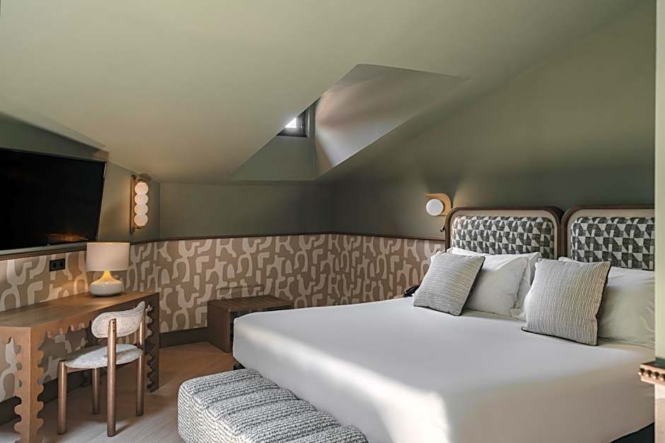 Photo 1 of 10 of Junior Suite