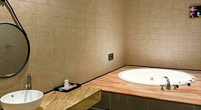 Her Home Spa Motel Douliu