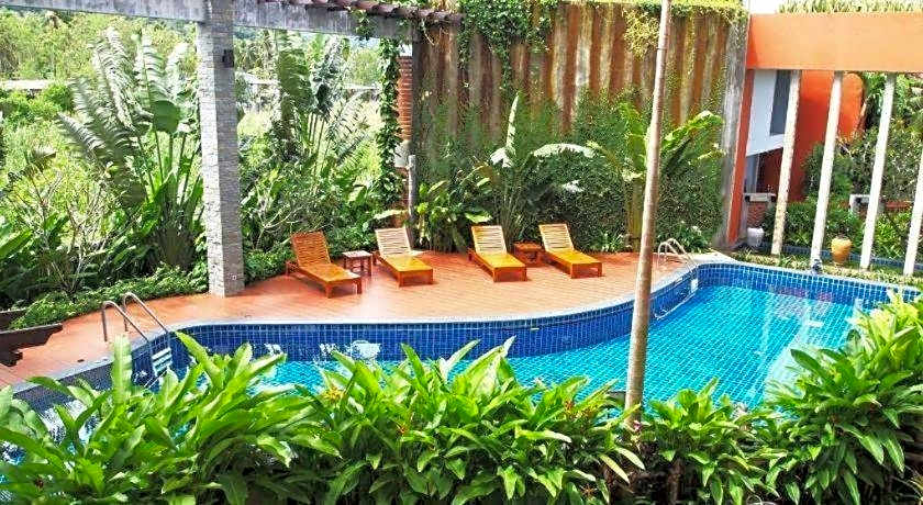 Phuket Ecozy Hotel